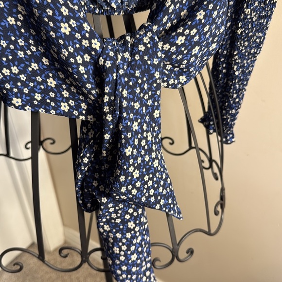 LOVE TREE Floral Blue Crop Top With Tie Front - Picture 4 of 8